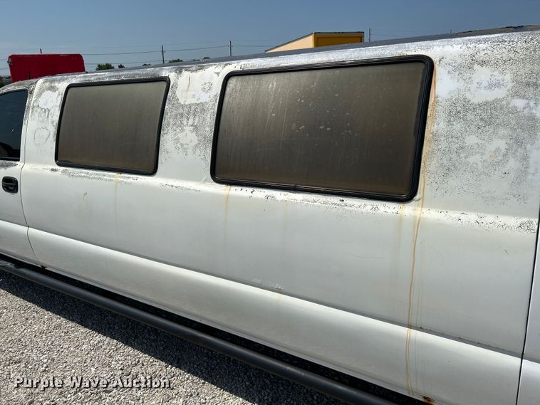 image for item OK9771 2003 Chevrolet Avalanche  limousine