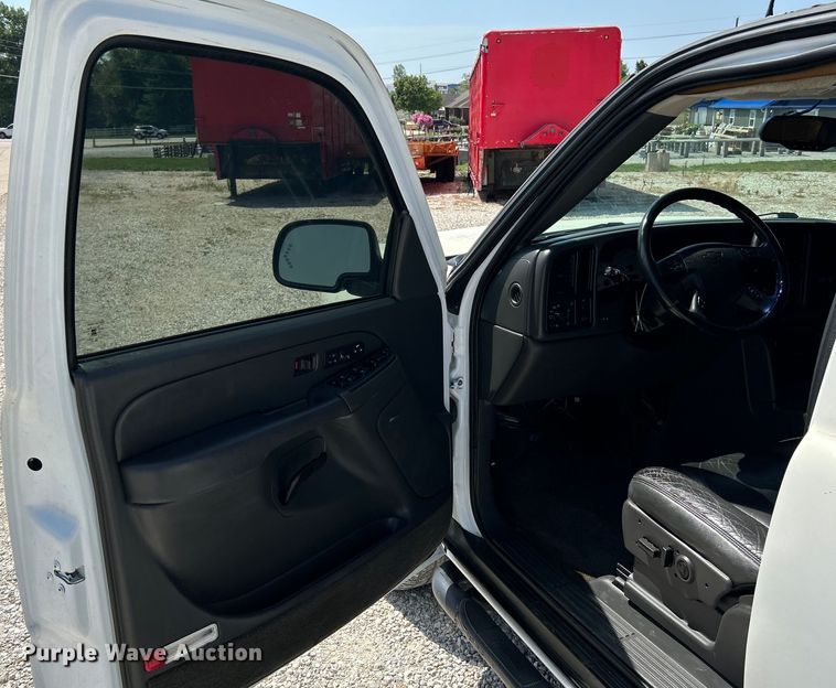 image for item OK9771 2003 Chevrolet Avalanche  limousine