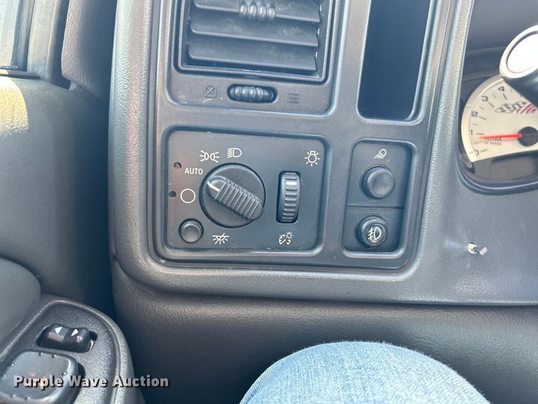 image for item OK9771 2003 Chevrolet Avalanche  limousine