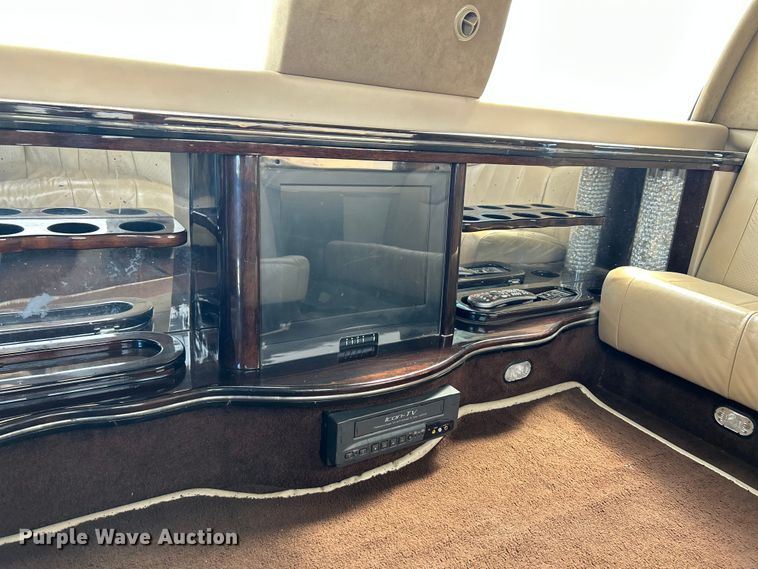 image for item OK9771 2003 Chevrolet Avalanche  limousine