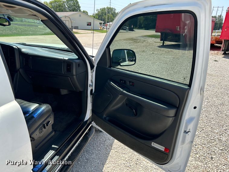 image for item OK9771 2003 Chevrolet Avalanche  limousine