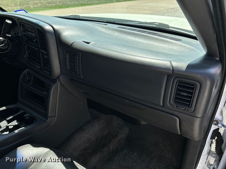 image for item OK9771 2003 Chevrolet Avalanche  limousine