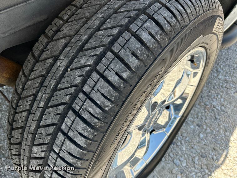 image for item OK9771 2003 Chevrolet Avalanche  limousine