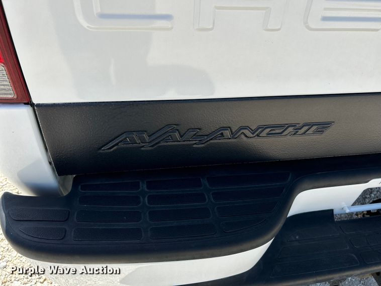 image for item OK9771 2003 Chevrolet Avalanche  limousine