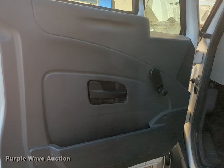 image for item OL9045 2017 International TerraStar  box truck