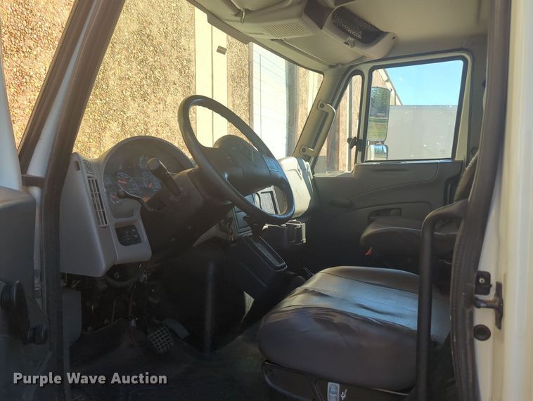 image for item OL9045 2017 International TerraStar  box truck