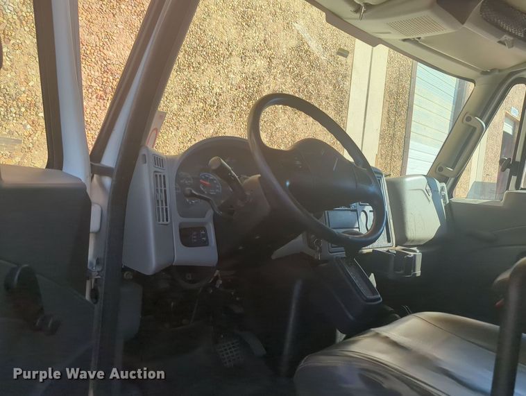 image for item OL9045 2017 International TerraStar  box truck