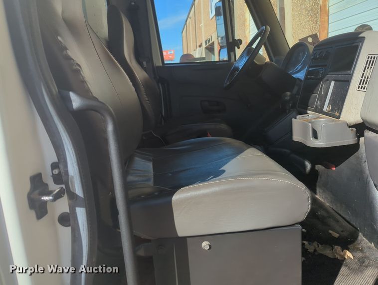 image for item OL9045 2017 International TerraStar  box truck