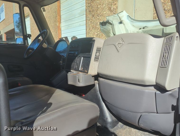 image for item OL9045 2017 International TerraStar  box truck