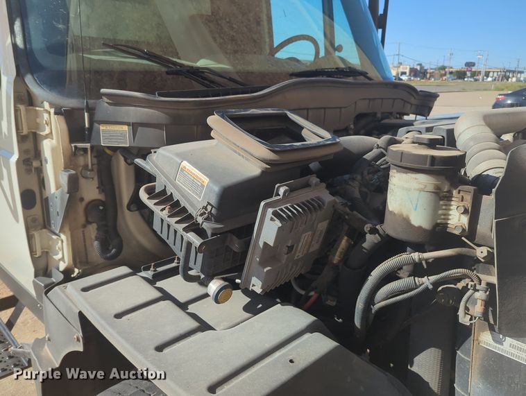 image for item OL9045 2017 International TerraStar  box truck