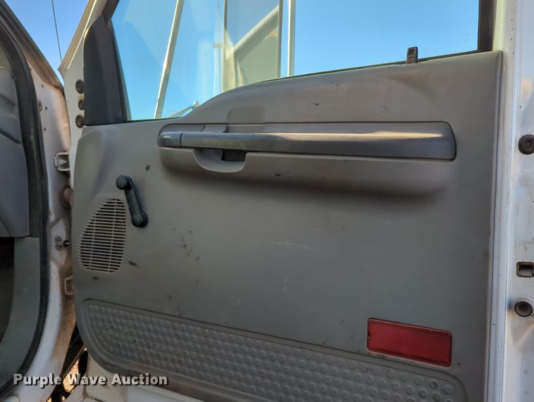 image for item OL9052 2007 Ford F750 Super Duty  box truck