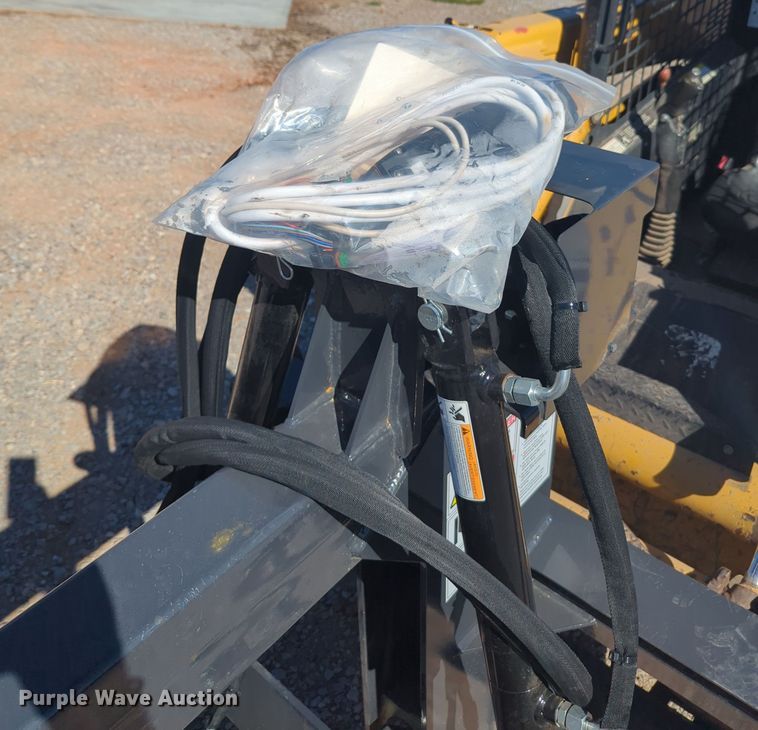 image for item OL9112 2023 LandHonor GM-12-96W  skid steer grader