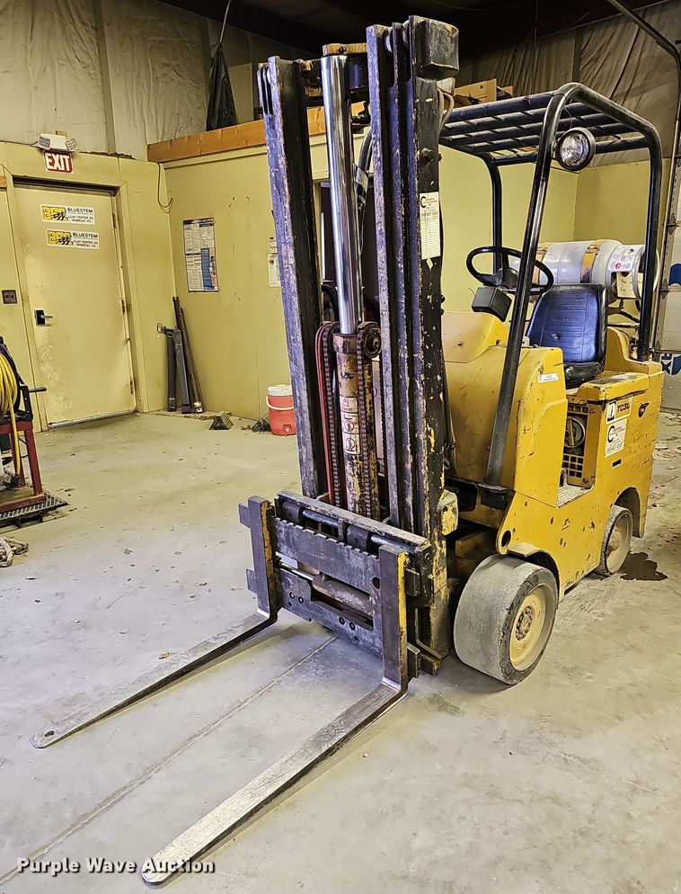 image for item OL9288 Caterpillar TC30  forklift