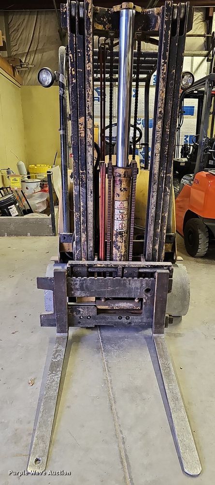 image for item OL9288 Caterpillar TC30  forklift