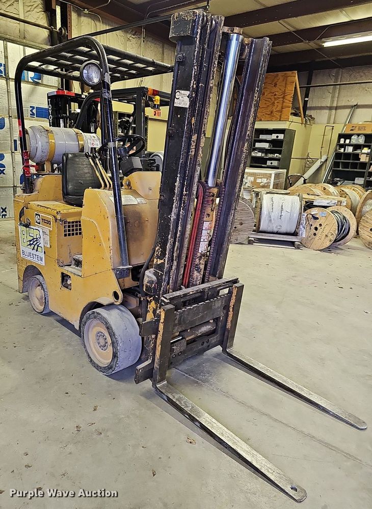 image for item OL9288 Caterpillar TC30  forklift