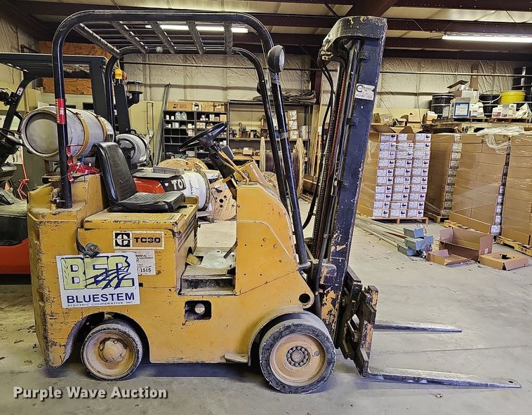 image for item OL9288 Caterpillar TC30  forklift