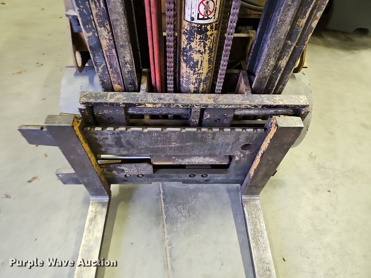 image for item OL9288 Caterpillar TC30  forklift