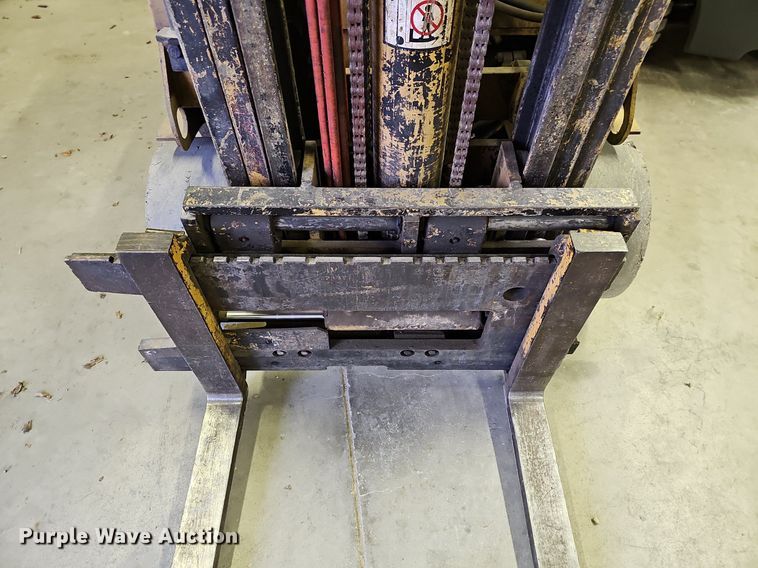 image for item OL9288 Caterpillar TC30  forklift