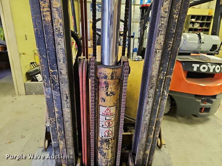 image for item OL9288 Caterpillar TC30  forklift