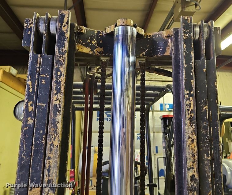 image for item OL9288 Caterpillar TC30  forklift