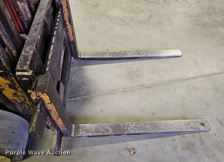 image for item OL9288 Caterpillar TC30  forklift