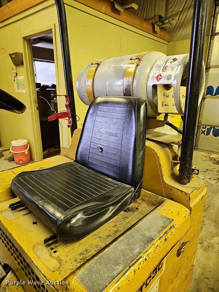 image for item OL9288 Caterpillar TC30  forklift