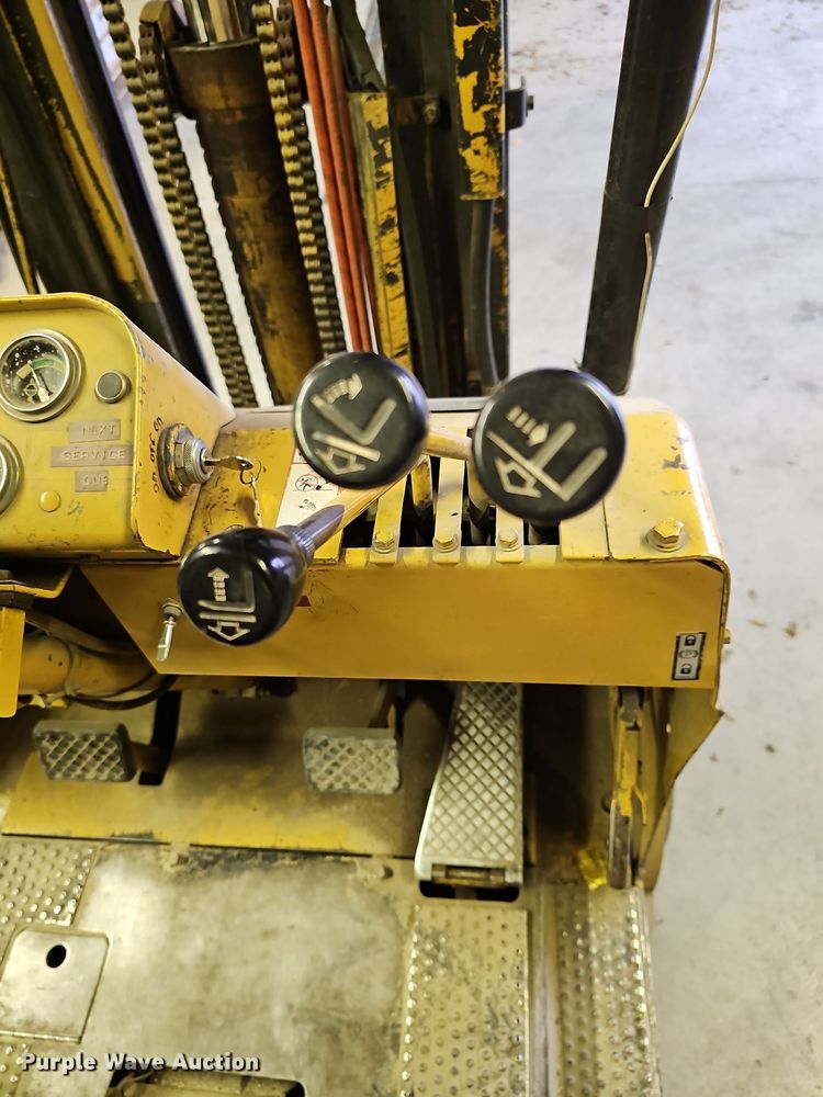image for item OL9288 Caterpillar TC30  forklift