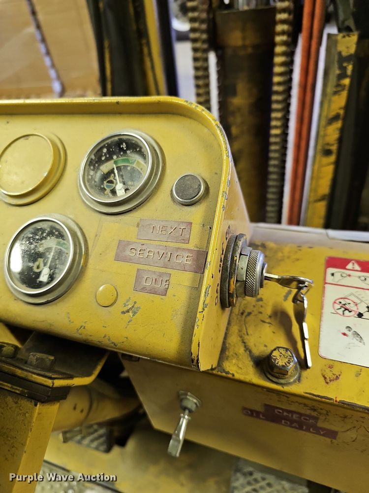 image for item OL9288 Caterpillar TC30  forklift