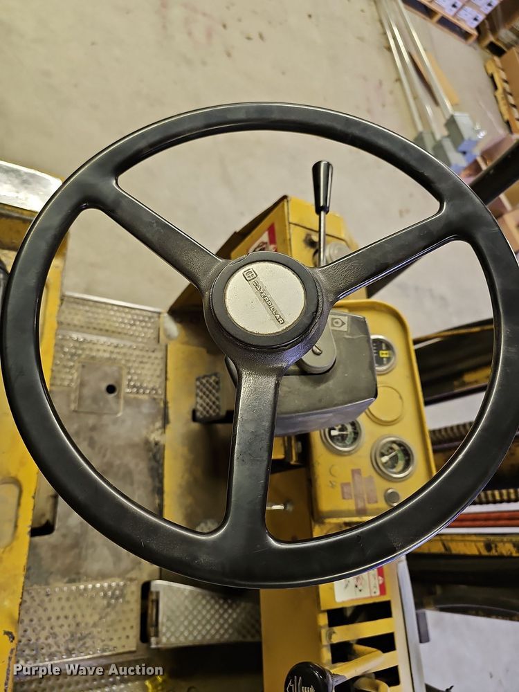 image for item OL9288 Caterpillar TC30  forklift