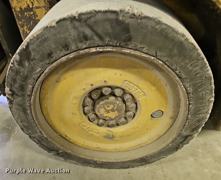 image for item OL9288 Caterpillar TC30  forklift