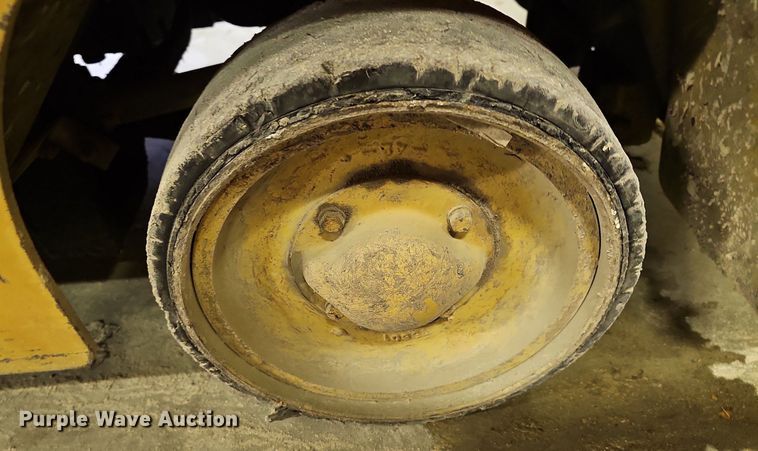 image for item OL9288 Caterpillar TC30  forklift