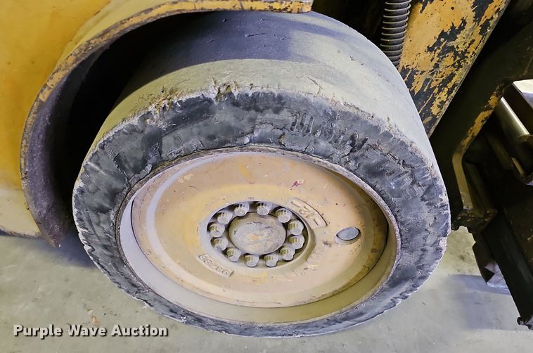 image for item OL9288 Caterpillar TC30  forklift