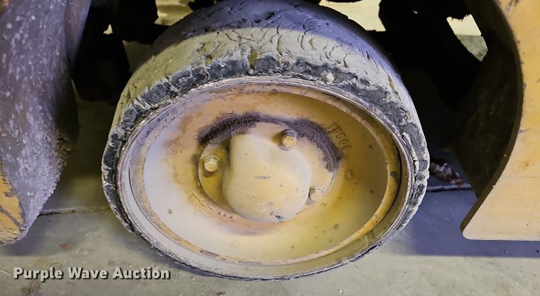 image for item OL9288 Caterpillar TC30  forklift