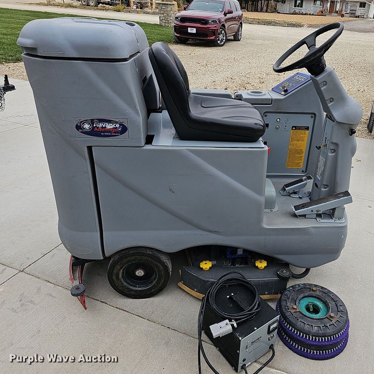 image for item OL9344 Advance Advenger 2810D  floor scrubber