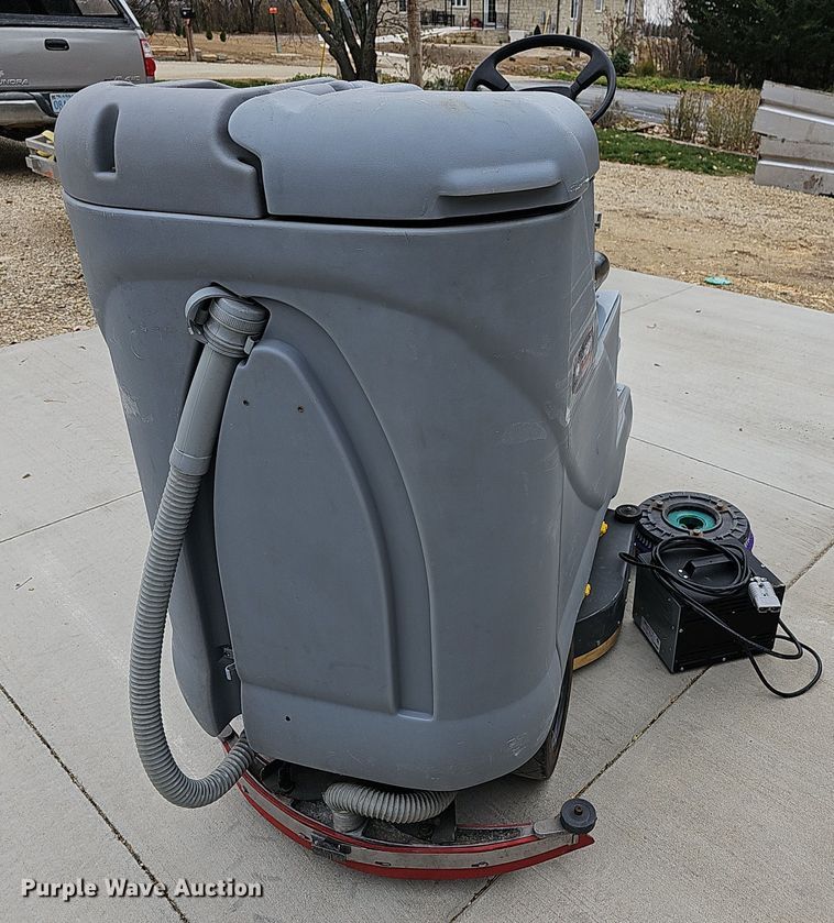 image for item OL9344 Advance Advenger 2810D  floor scrubber