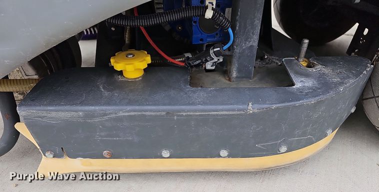 image for item OL9344 Advance Advenger 2810D  floor scrubber