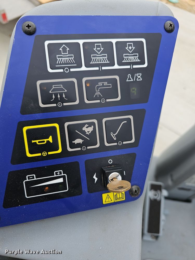 image for item OL9344 Advance Advenger 2810D  floor scrubber