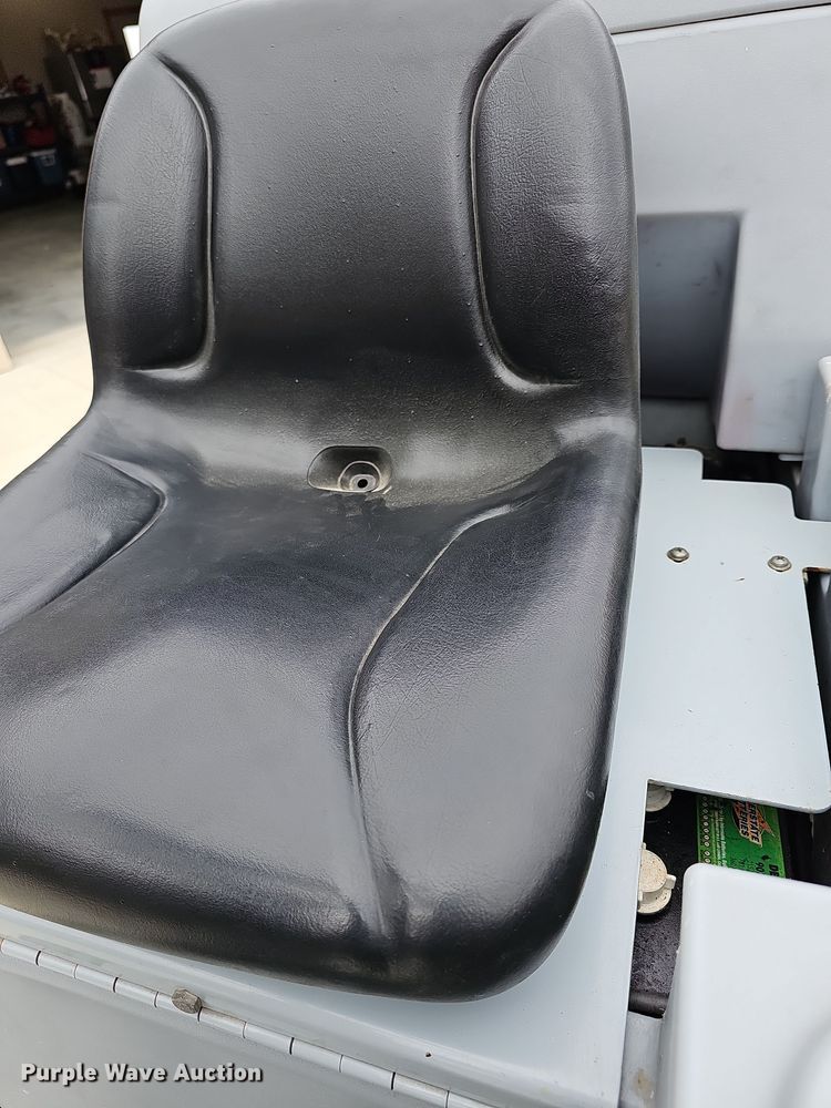 image for item OL9344 Advance Advenger 2810D  floor scrubber