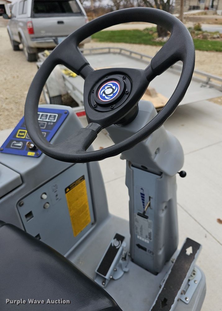 image for item OL9344 Advance Advenger 2810D  floor scrubber