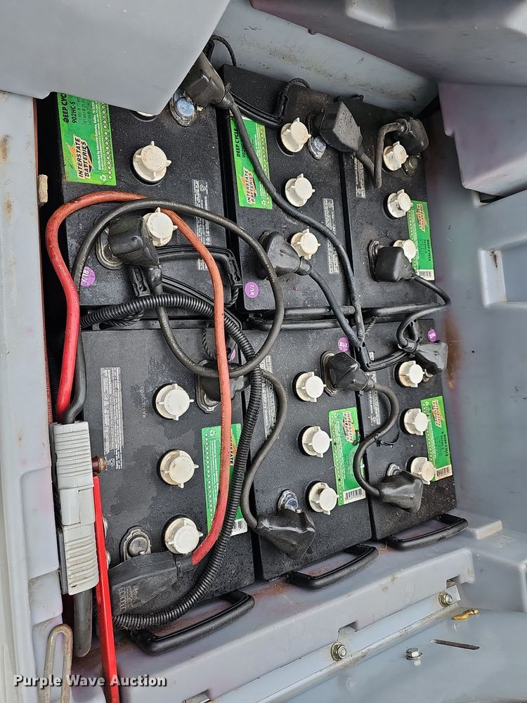 image for item OL9344 Advance Advenger 2810D  floor scrubber