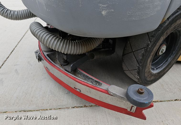 image for item OL9344 Advance Advenger 2810D  floor scrubber