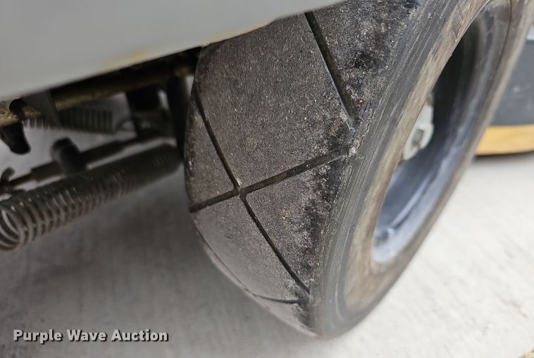 image for item OL9344 Advance Advenger 2810D  floor scrubber