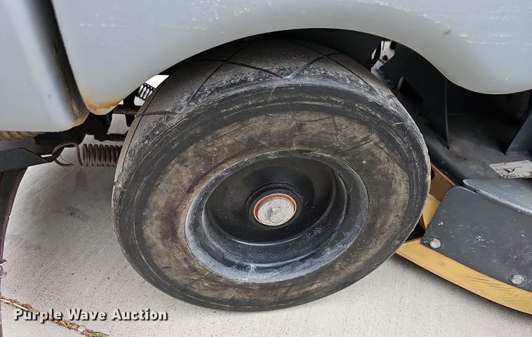 image for item OL9344 Advance Advenger 2810D  floor scrubber