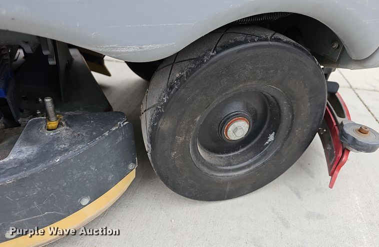 image for item OL9344 Advance Advenger 2810D  floor scrubber