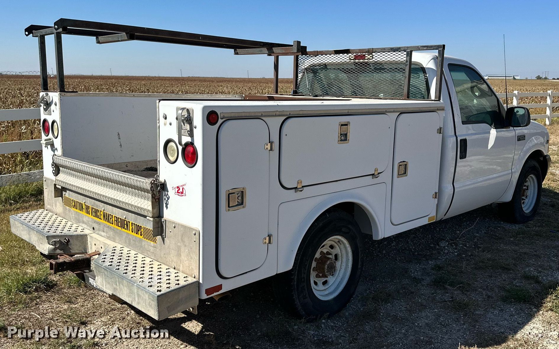 2001 Ford F250 Super Duty utility bed pickup truck in Pampa , TX Item
