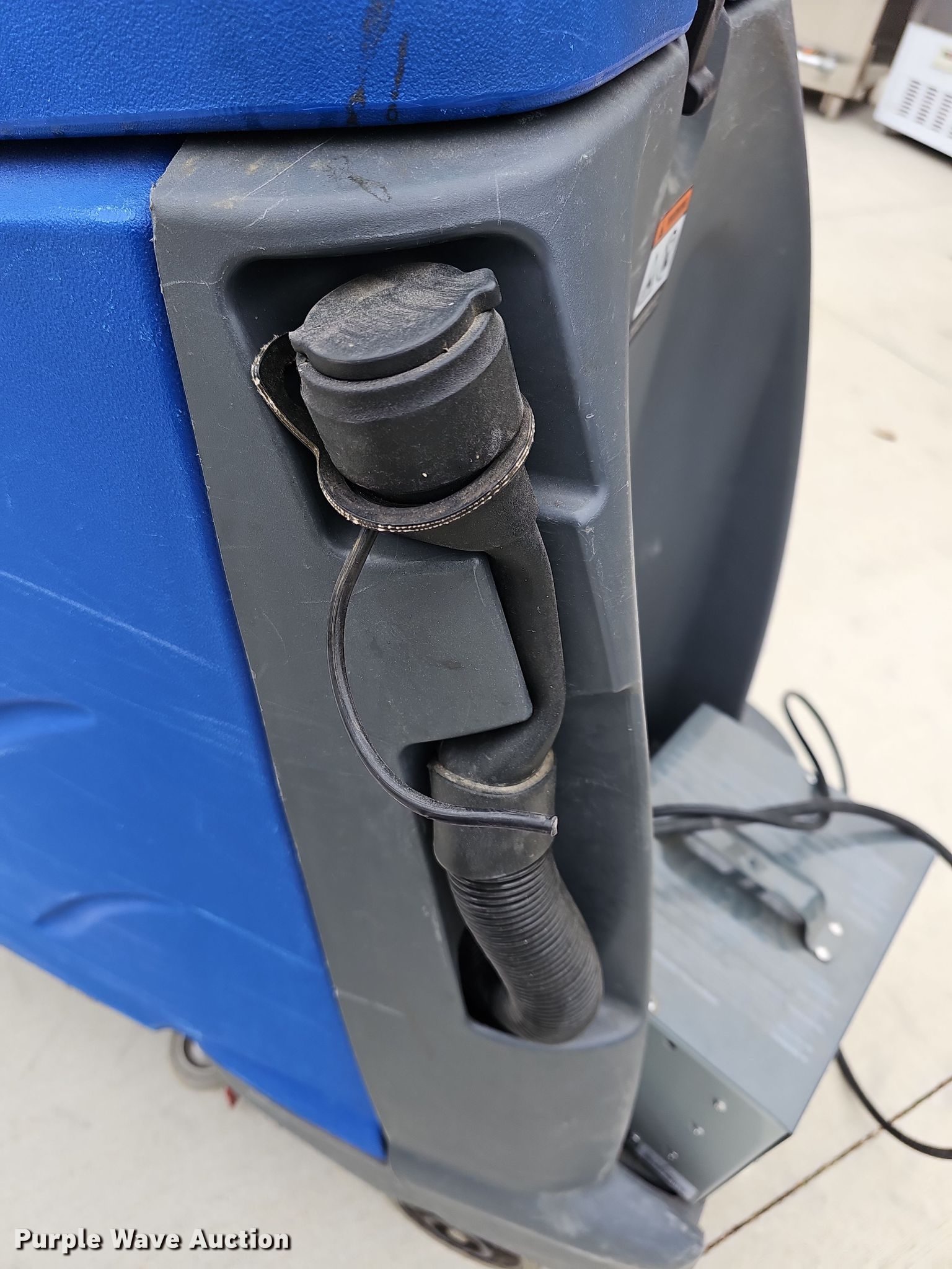 Windsor Chariot iScrub 20 floor cleaner in Manhattan, KS Item OL9342