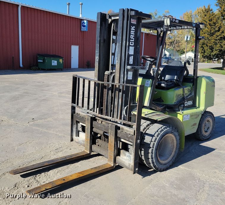 image for item DA7217 Clark CGP40  forklift