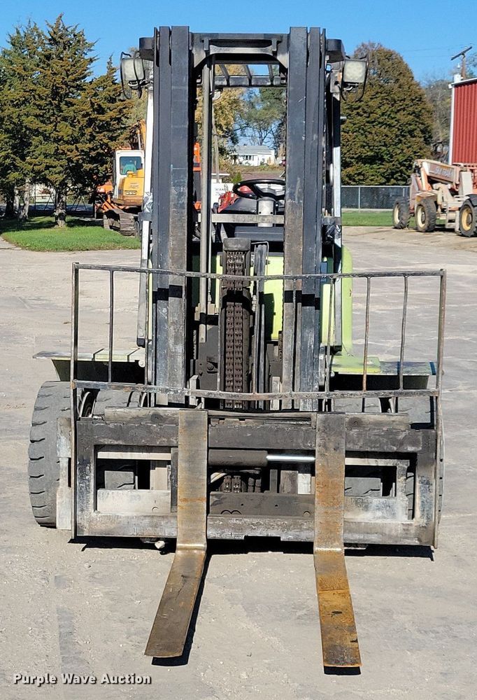 image for item DA7217 Clark CGP40  forklift