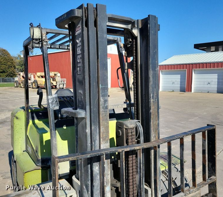 image for item DA7217 Clark CGP40  forklift