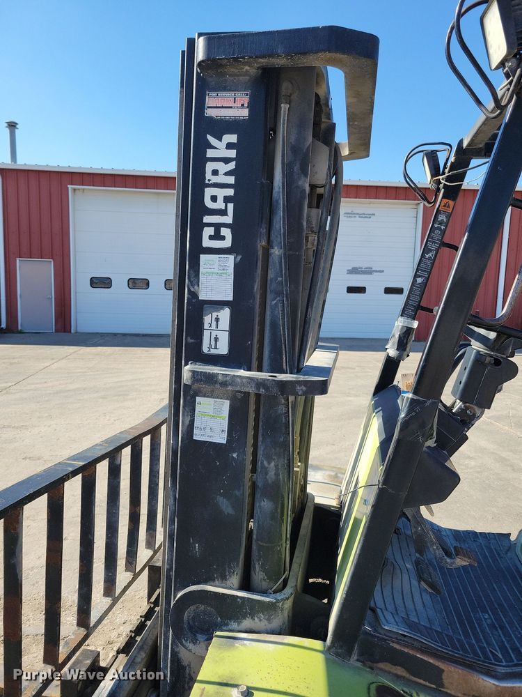 image for item DA7217 Clark CGP40  forklift
